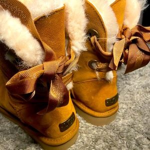 WMNS UGGS